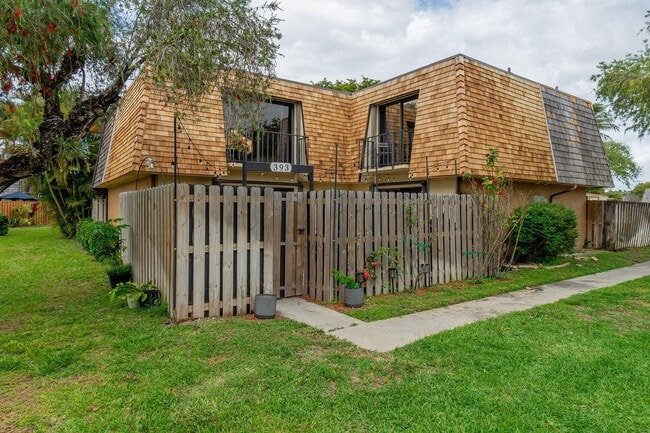 Photo - 393 Lake Arbor Dr