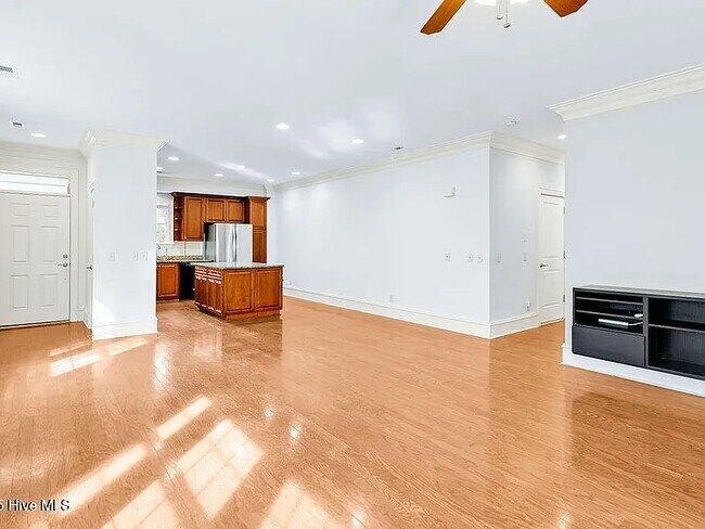 Photo - 3347 Jasper Pl