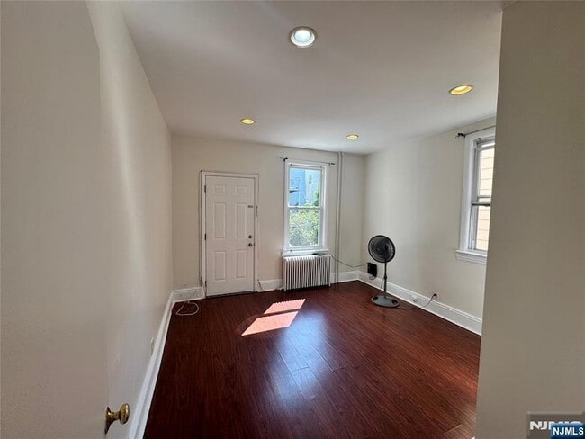 Photo - 72 W 17th St Unit 2
