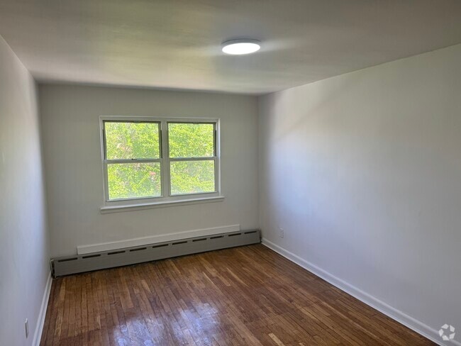 Building Photo - 727 E 101st St Unit 2 Rental