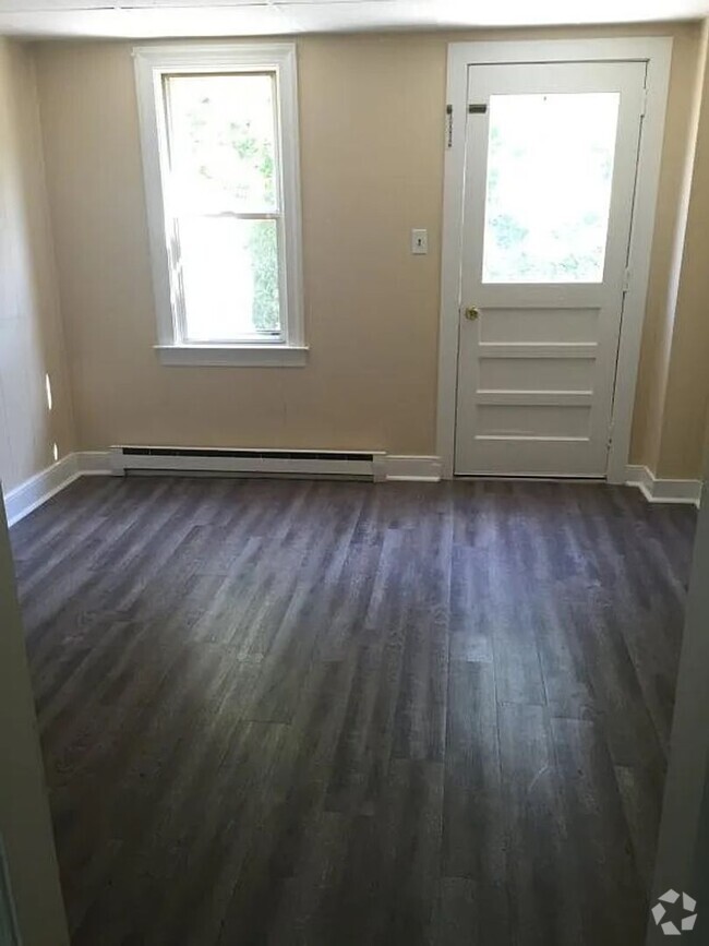 Building Photo - Introducing a pleasant 2-bedroom, 1-bathro... Rental