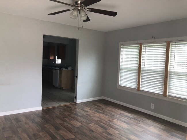 Photo - 805 N 3rd St