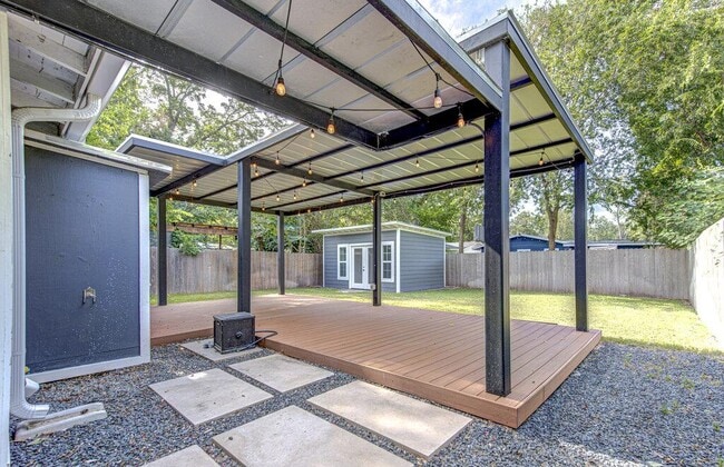 Photo - 3205 Bengston St