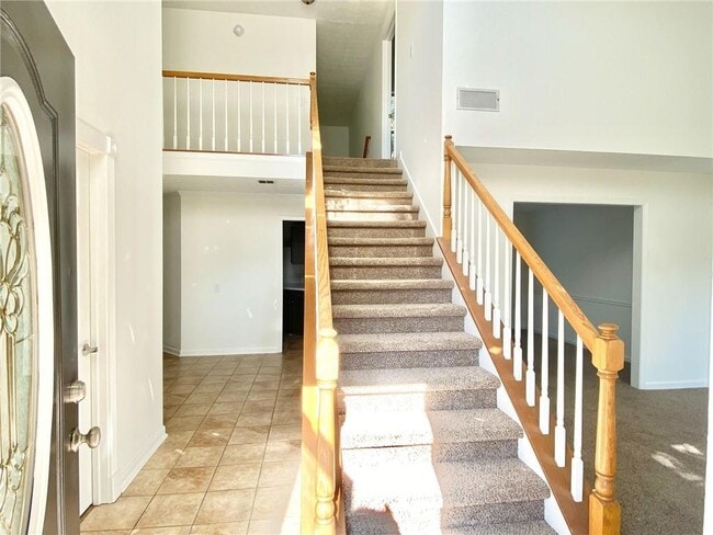 Photo - 640 Suwanee Lakes Cir NW