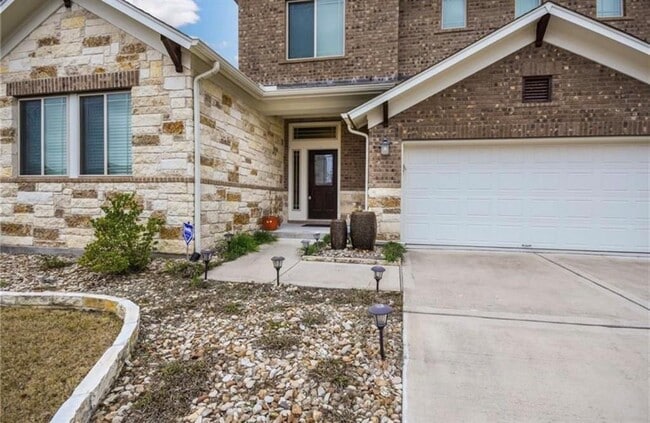 Photo - 213 Simmons Dr