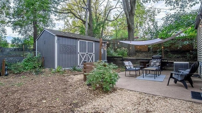 Photo - 1011 E Grand Ave