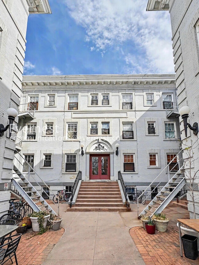 Building Photo - 215 E 11th Ave