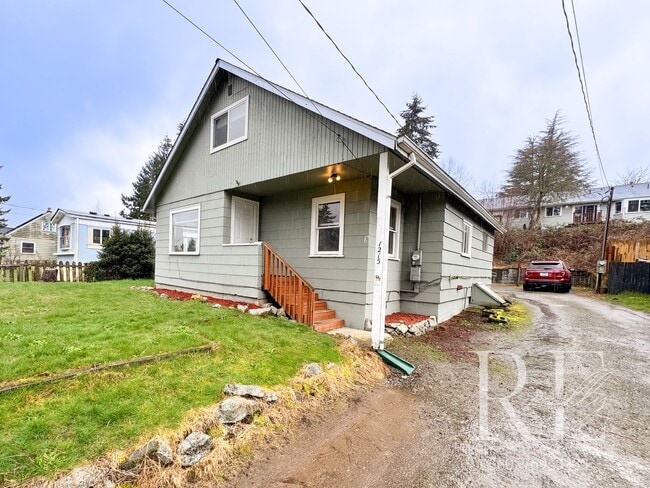 1215 Evans Ave W