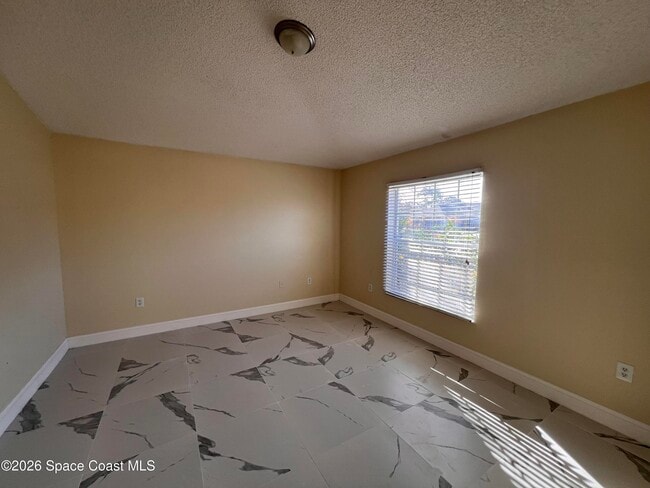 Photo - 619 Pampas St NW