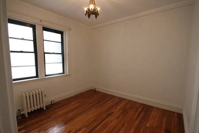 52 Charlesgate E