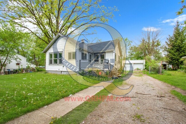 Building Photo - Available Now! 2 beds with Garage!