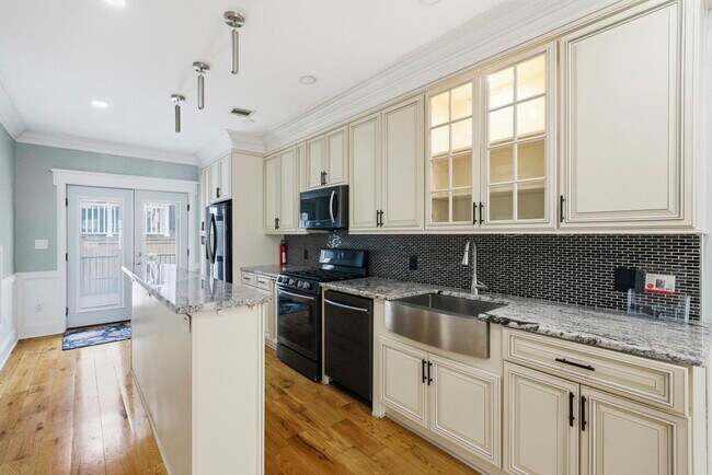 Photo - 245 Jewett Ave