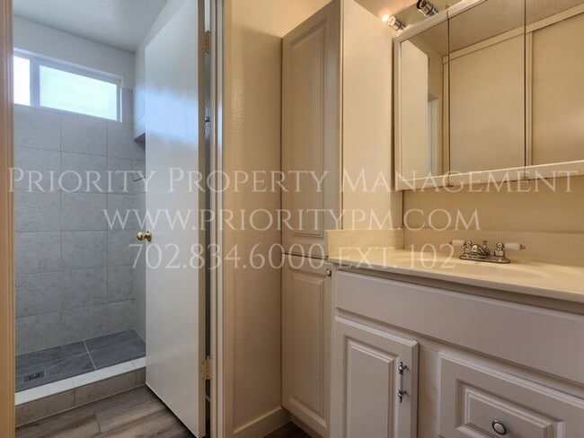 Photo - GREAT 3 BEDROOM SINGLE STORY IN THE SOUTHW...