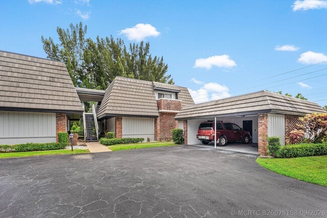 Building Photo - 408 Pine Tree Ct Unit 12