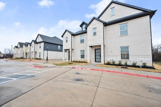 Photo - Brand New Luxury Townhouse in West Arlington