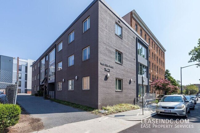 Building Photo - 1423 Newton St NW Unit #103 Rental