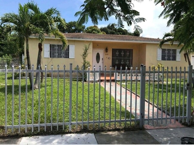 Building Photo - 620 NE 170th St Rental