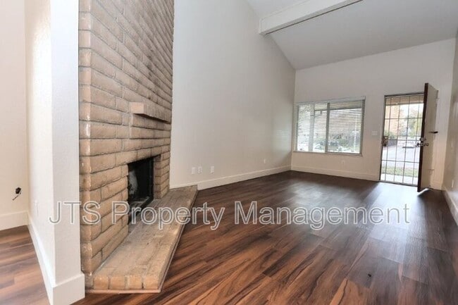 Photo - 8128 Sunrise E Way