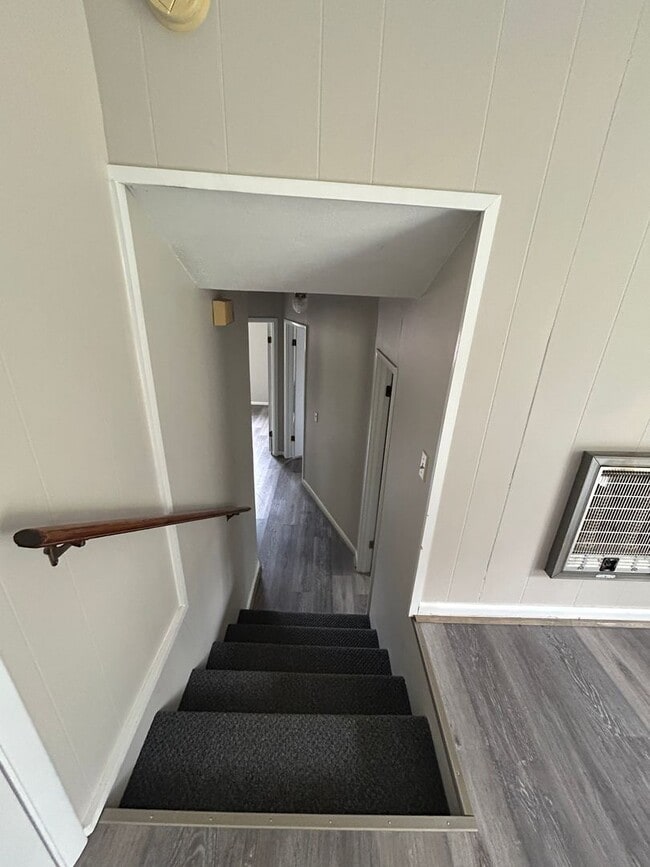 Photo - 310 W 6th St