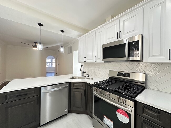 Photo - 3051 W Addison St Unit J08P