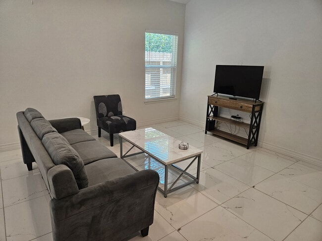Photo - 702 5th St Unit SI FL1-ID1268422P