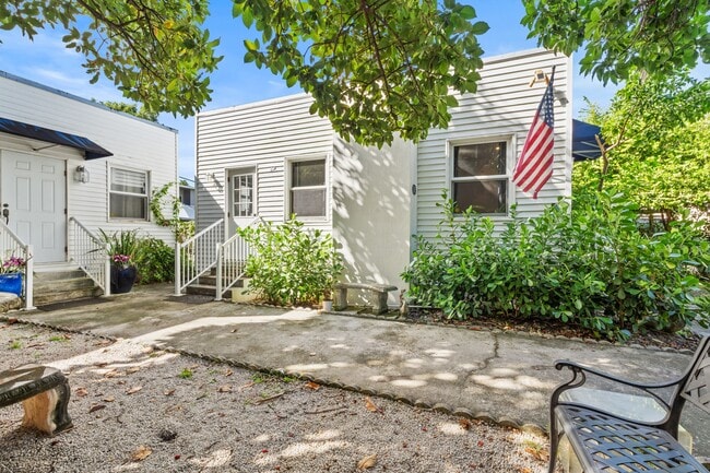 Photo - 1460 NW 2nd St Unidad # 1458