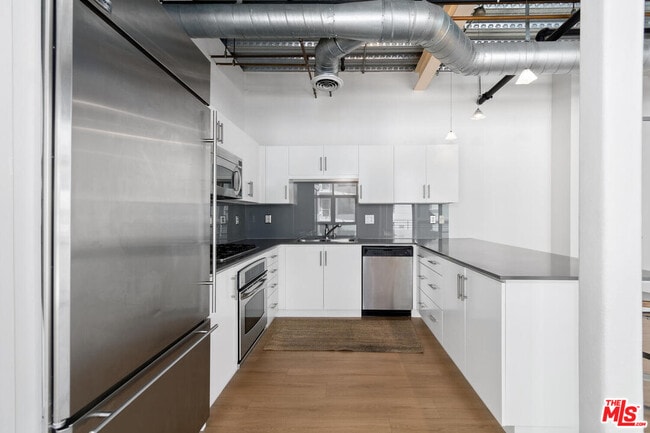 Photo - 330 W 11th St Unit 607