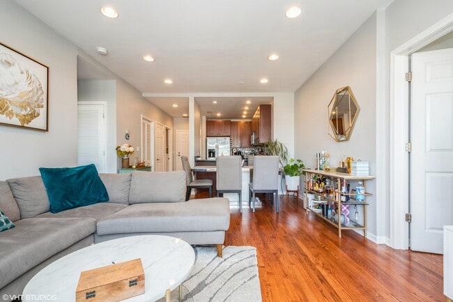 Photo - 657 W Fulton St Unit 509