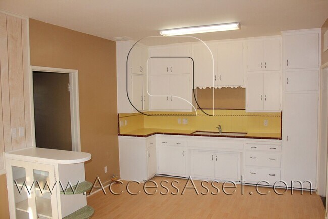 Photo - Charming 1 Bed/1 Bath Bottom Unit In The H...