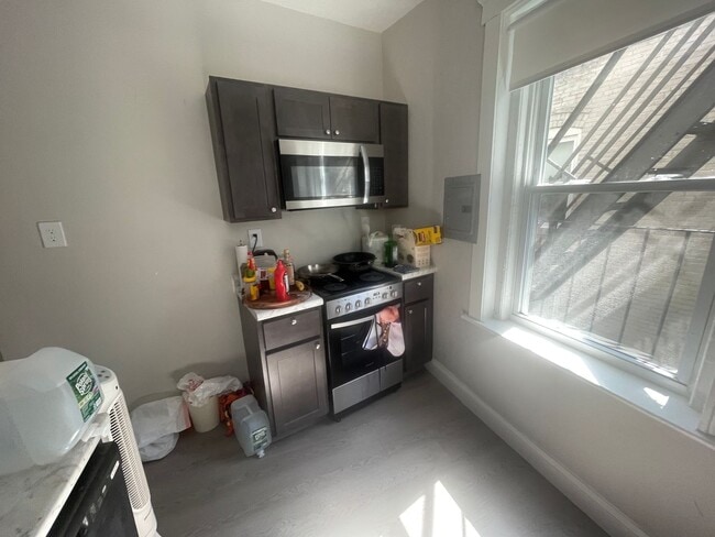 Photo - No fee Split 2 bed Stainless Kitchen CORNER unit , Su[er Bright Windows everywhere   HT Inc Stude...