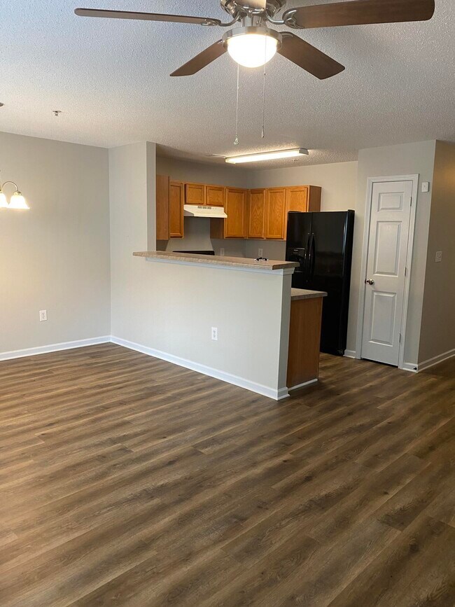 Photo - 122 Swaying Pine Ct