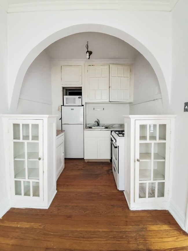 Photo - 435 W Surf St