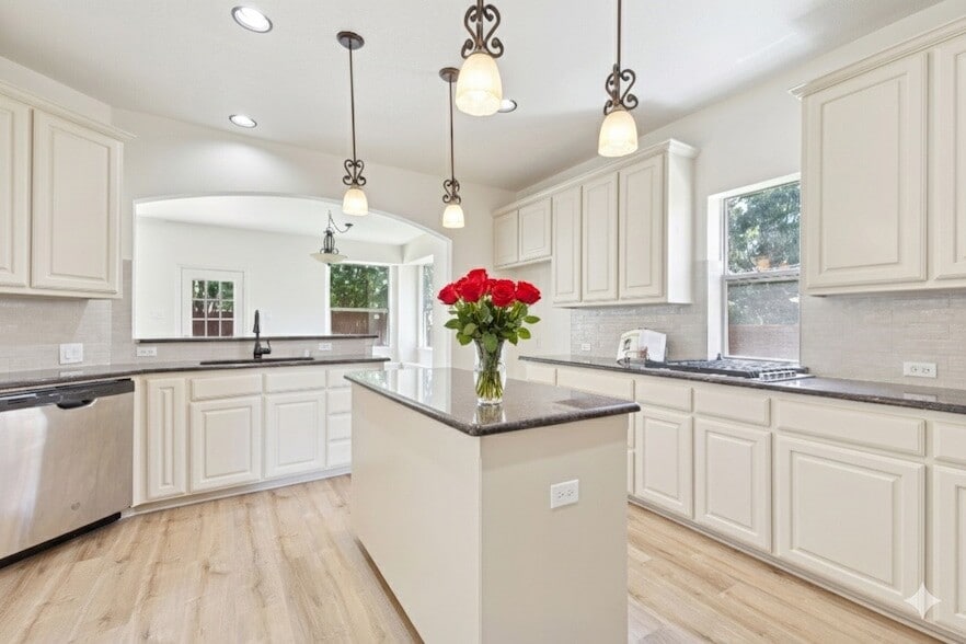 2509 Woodstone Ct