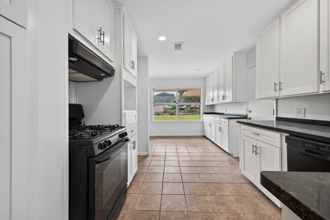 5027 Creekbend Dr