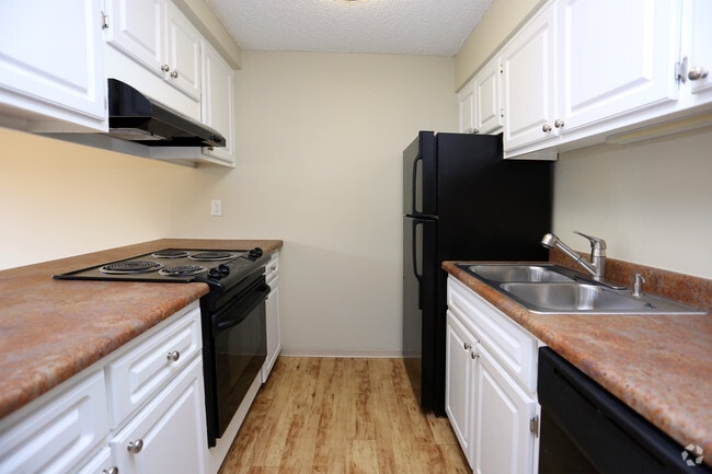 2BR, 1BA - 1000 SF