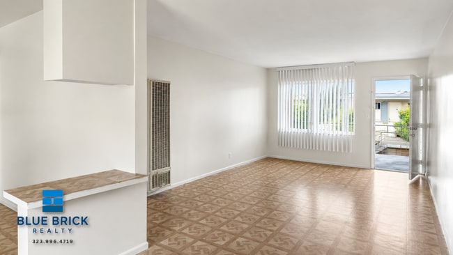 Building Photo - 6929 Whitsett Ave Unit 5