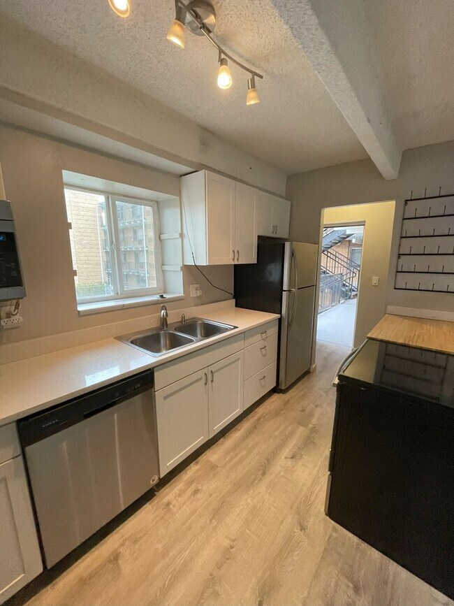 Photo - $500 OFF RENT! Spacious 2BD/1BA- BELLEVIEW... Unidad 312