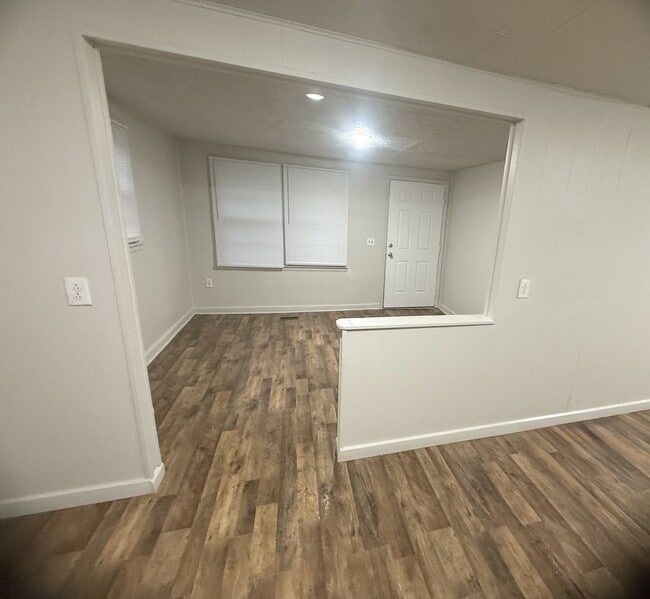 Photo - 403 Poplar St