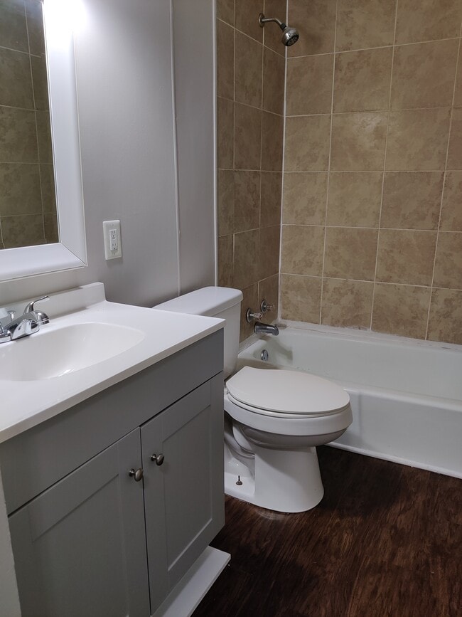 Photo - 3030 Crawford Ave