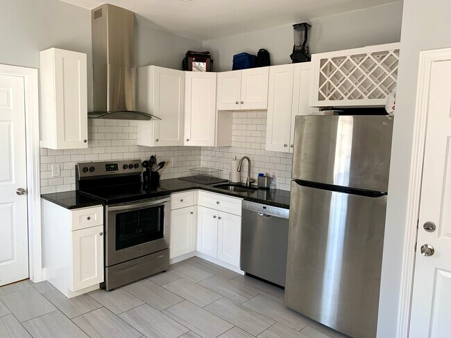 Building Photo - 153 Chestnut St Unit 1