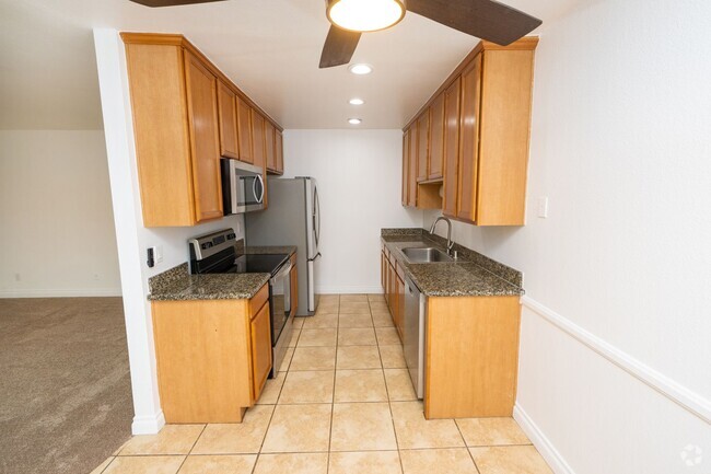 Building Photo - 2BR/1.5BA Condo! 2 parking spaces