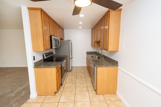 2BR/1.5BA Condo! 2 parking spaces - 2BR/1.5BA Condo! 2 parking spaces