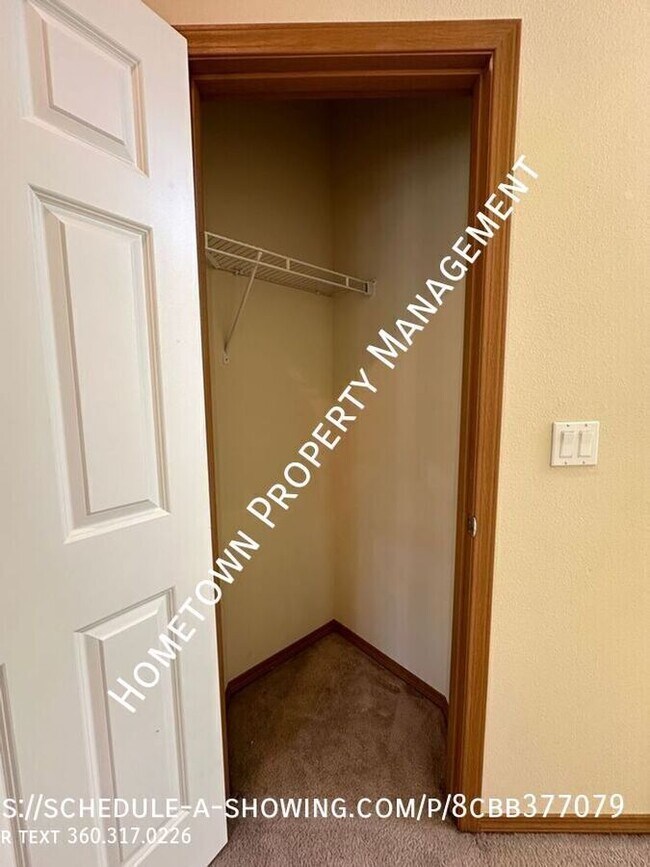 Beautiful 3 bedroom with Bonus Room West... House House Rental in