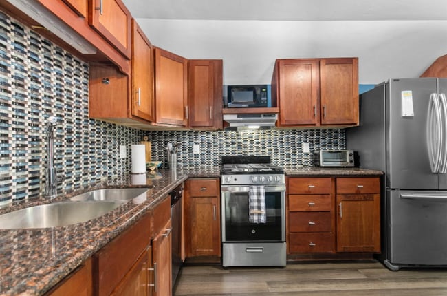Building Photo - 603 S Locust St Unit Upper