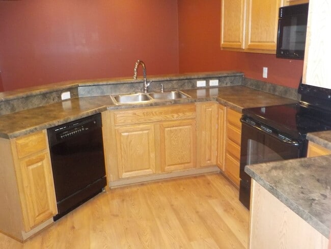 Photo - 125 E 7th St