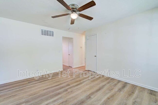 Photo - 9002 Bayless Rd