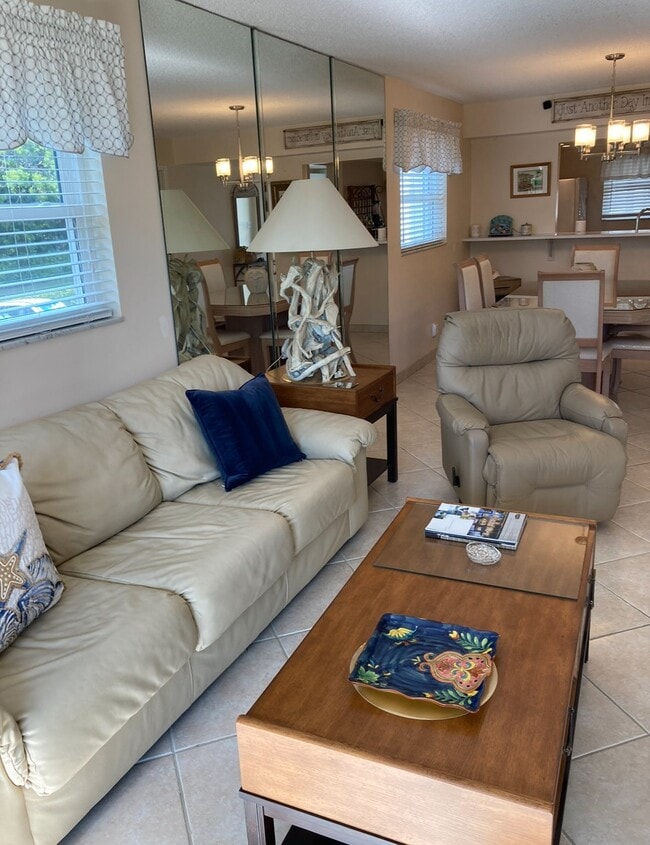 Amazing location in the Moorings!!!