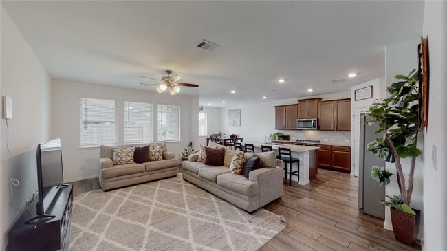 Photo - 31415 Whitcombe Summit Wy