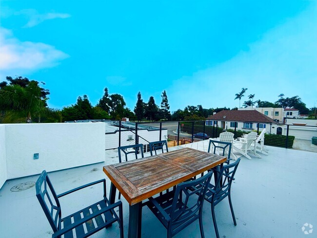Building Photo - Welcome to your Contemporary Casita in the... Rental