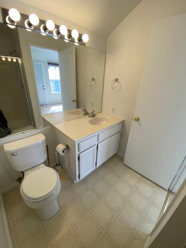 Photo - 575 Mural Ln